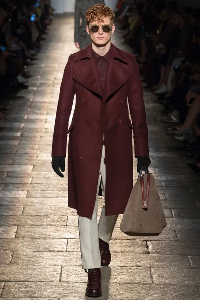 Look 15